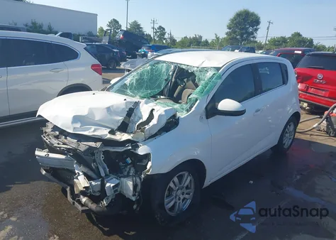 2015 Chevrolet Sonic Lt Auto z USA, uszkodzony, nr VIN 1G1JC6SB8F4201796